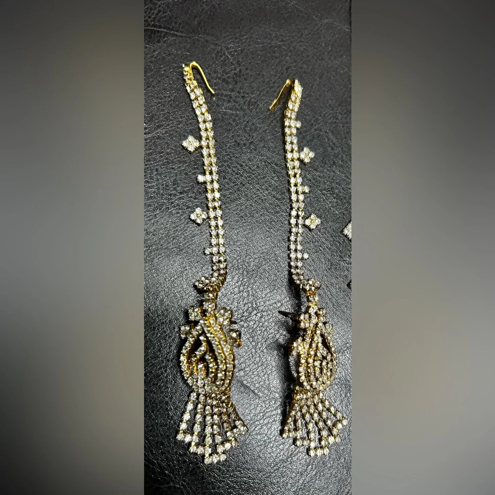 Elegant Gold Jewelry Set - Picture 3 of 5